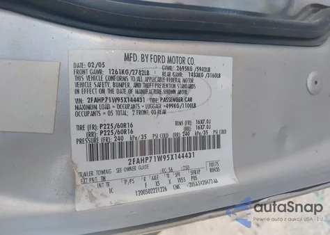 2005 Ford Crown Victoria Police z USA, uszkodzony, nr VIN 2FAHP71W95X144431